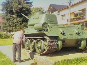 Renovácia starej bojovej techniky08